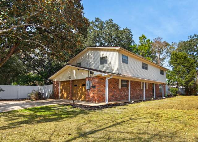 Property at 1202 NE Beachview Dr, Fort Walton Beach, FL 32547, 4 beds, 2.5 baths