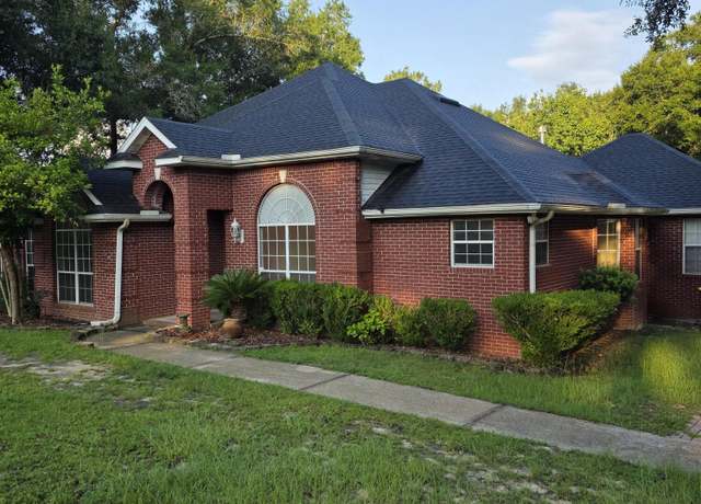 Property at 127 Mohawk Trl, Crestview, FL 32536, 3 beds, 2 baths