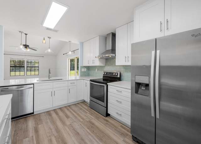 Property at 1033 Boulevard De La Parisienne, Mary Esther, FL 32569, 3 beds, 2 baths