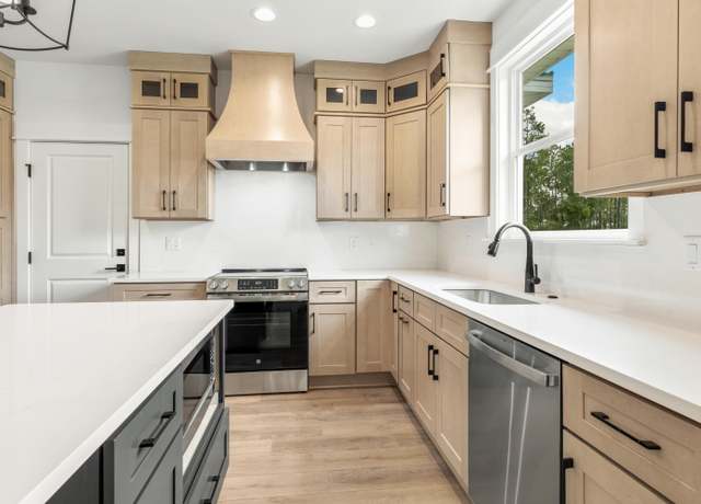 Property at 80 Clarke Hill Rd, Freeport, FL 32439, 3 beds, 2 baths