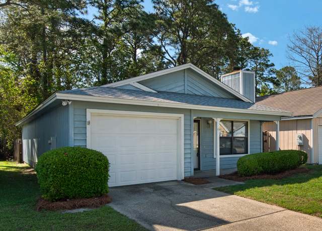 Property at 6 Carie Way, Valparaiso, FL 32580, 3 beds, 2 baths
