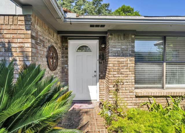 Property at 421 Waterway Ln, Fort Walton Beach, FL 32547, 3 beds, 2 baths