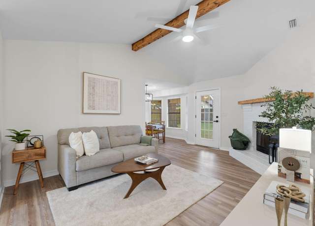 Property at 136 Oak Terrace Dr, Crestview, FL 32539, 3 beds, 2 baths