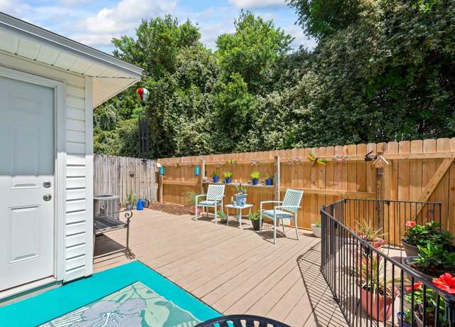 Property at 6922 Sea Turtle Cir, Navarre, FL 32566, 2 beds, 2.5 baths