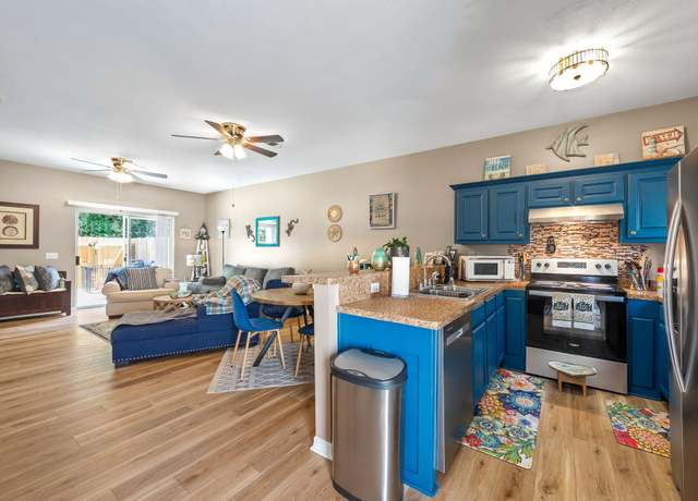 Property at 6922 Sea Turtle Cir, Navarre, FL 32566, 2 beds, 2.5 baths