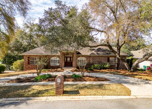 Property at 4100 Howard Dr, Niceville, FL 32578, 4 beds, 3.5 baths