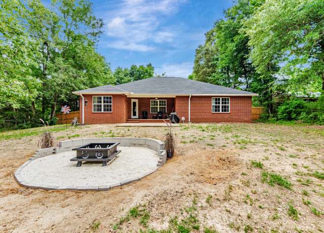 Property at 121 Hillwood Dr, Crestview, FL 32539, 3 beds, 2 baths