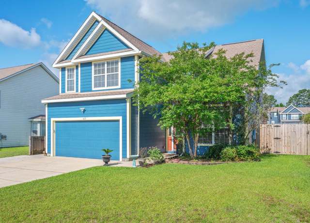 Property at 613 Prairie St, Crestview, FL 32536, 4 beds, 2.5 baths