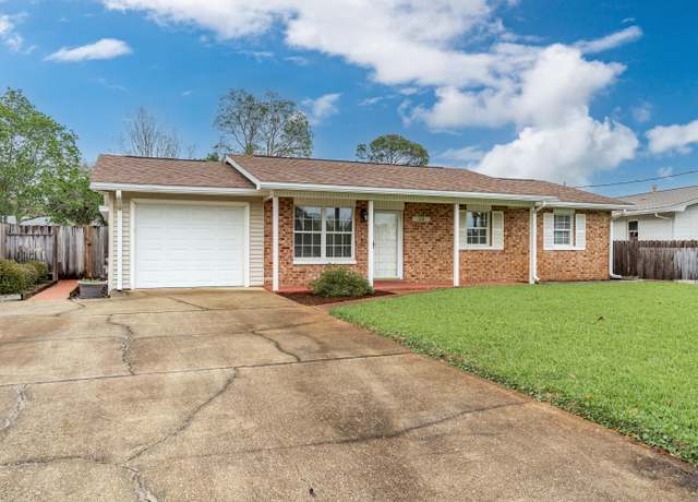 Property at 231 NE Hughes St, Fort Walton Beach, FL 32548, 3 beds, 1.5 baths