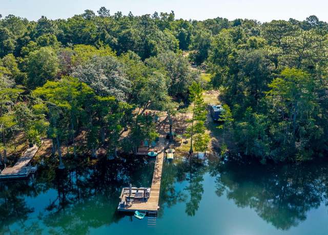 Property at 1525 Blue Pond Ln, Ponce De Leon, FL 32455, 2 beds, 2 baths