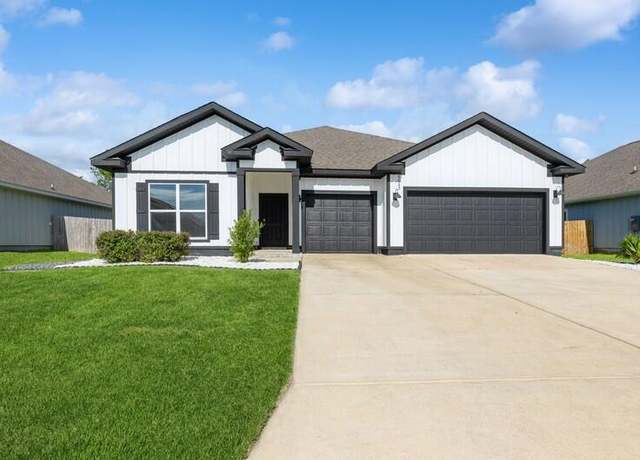 Property at 513 Mary Lou Way, Crestview, FL 32539, 4 beds, 3.5 baths