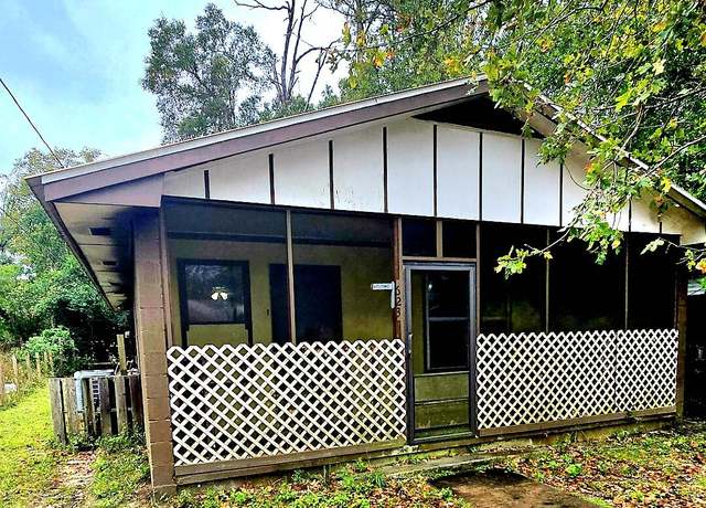 Property at 623 W Griffith Ave, Crestview, FL 32536, 3 beds, 1 bath