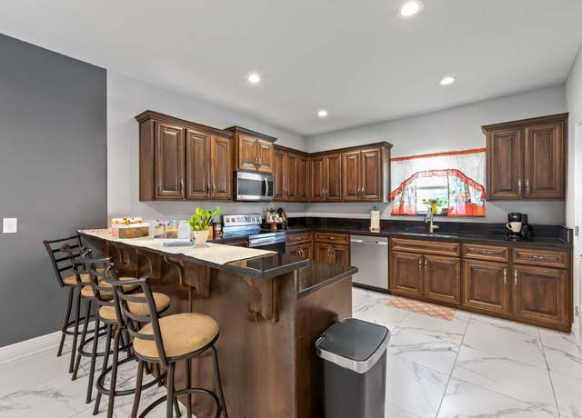 Property at 35 NW Baywood Ct, Fort Walton Beach, FL 32548, 4 beds, 3.5 baths