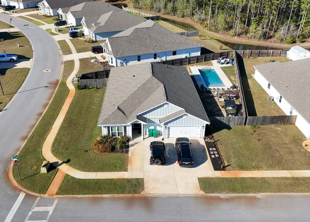 Property at 15 Hammock Cir, Freeport, FL 32439, 4 beds, 3 baths