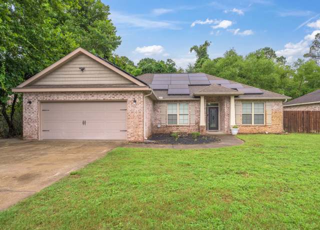 Property at 472 W College Blvd, Valparaiso, FL 32580, 4 beds, 2 baths