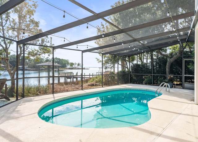 Property at 4400 Windlake Dr, Niceville, FL 32578, 4 beds, 2.5 baths