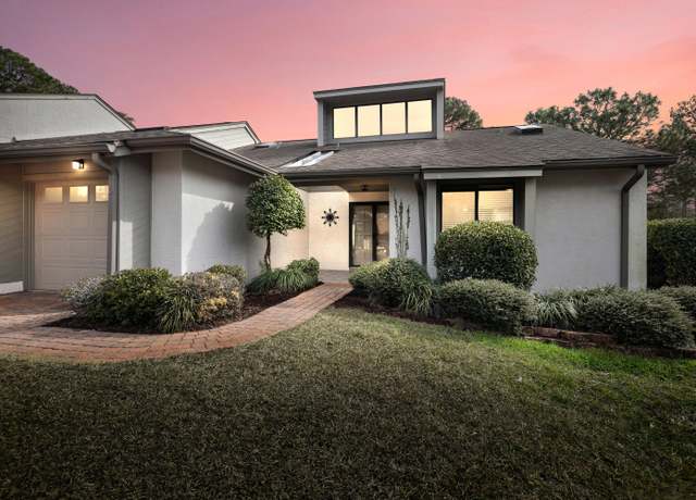Property at 142 Glen Eagles Dr, Niceville, FL 32578, 2 beds, 2 baths