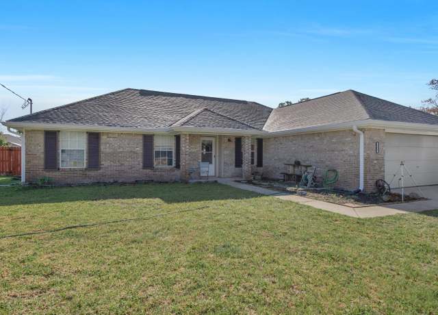 Property at 386 Rosewood Ave, Mary Esther, FL 32569, 4 beds, 2 baths