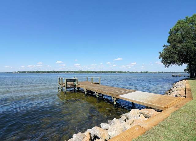 Property at 83 Marina Cove Dr, Niceville, FL 32578, 2 beds, 2.5 baths