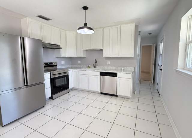 Property at 6 NW Chelsea Dr, Fort Walton Beach, FL 32547, 3 beds, 3 baths