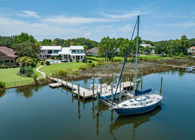 Property at 128 Indian Bayou Dr, Destin, FL 32541, 5 beds, 5 baths