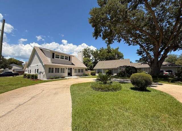 Property at 905 Cloverdale Ct, Fort Walton Beach, FL 32547, 4 beds, 2.5 baths