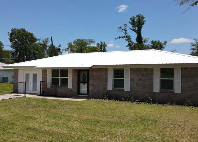 Property at 9410 Pembrook Pl, Panama City, FL 32404, 3 beds, 1.5 baths