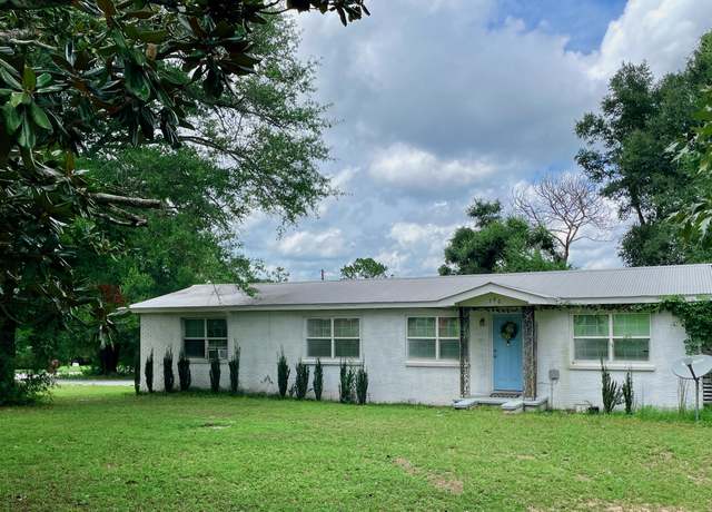 Property at 786 9th Ave, Crestview, FL 32536, 3 beds, 2 baths