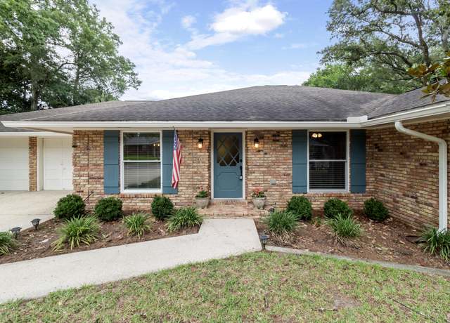 Property at 612 NE Merioneth Dr, Fort Walton Beach, FL 32547, 4 beds, 2 baths