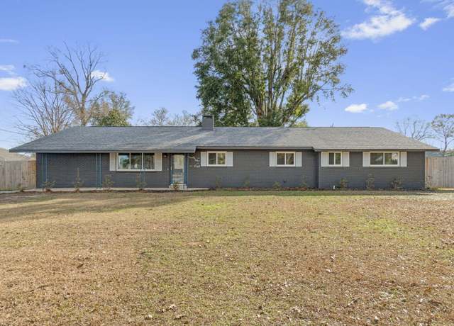 Property at 2948 Barton Rd, Crestview, FL 32539, 5 beds, 2 baths