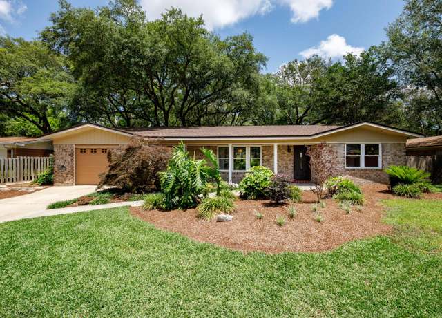 Property at 526 NW Cheshire Ave, Fort Walton Beach, FL 32547, 3 beds, 2 baths
