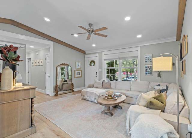 Property at 1053 Anderson St, Crestview, FL 32536, 4 beds, 2 baths