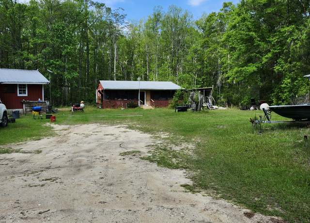 Property at 392 & 402 Smokehouse Lake Rd, Ponce De Leon, FL 32455, 3 beds, 2 baths