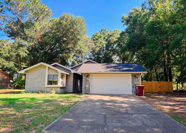 Property at 102 Springwood Circle Cir, Crestview, FL 32536, 3 beds, 1.5 baths