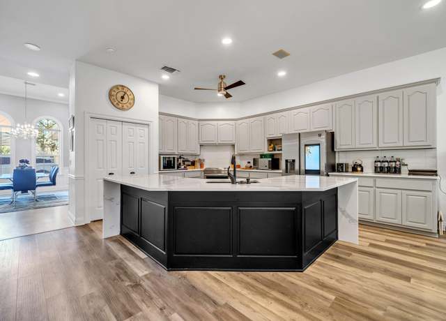 Property at 122 W Country Club Dr, Destin, FL 32541, 3 beds, 3 baths