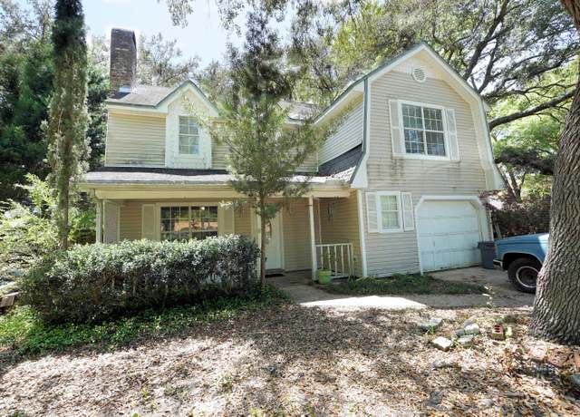 Property at 111 Beverly Dr, Niceville, FL 32578, 4 beds, 2 baths