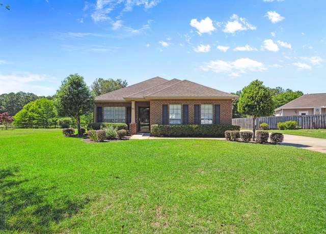 Property at 56 Camellia Ln, Freeport, FL 32439, 3 beds, 2 baths