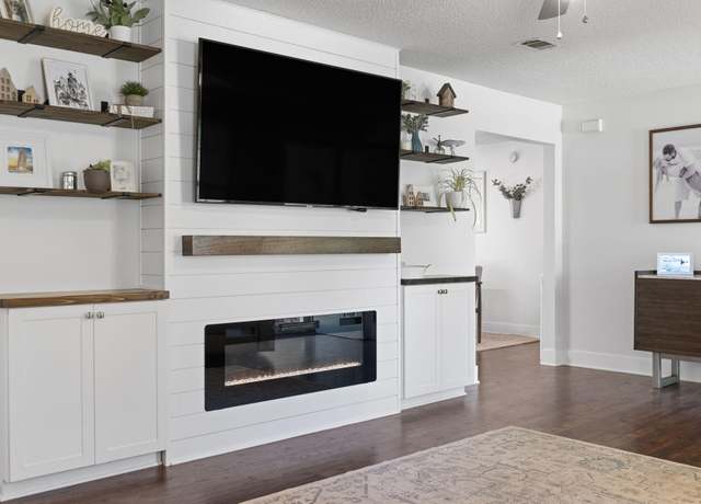 Property at 7855 Sleepy Bay Blvd, Navarre, FL 32566, 3 beds, 2 baths