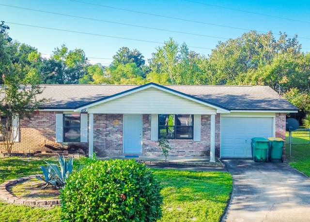 Property at 407 Celeste Ct, Mary Esther, FL 32569, 3 beds, 2 baths