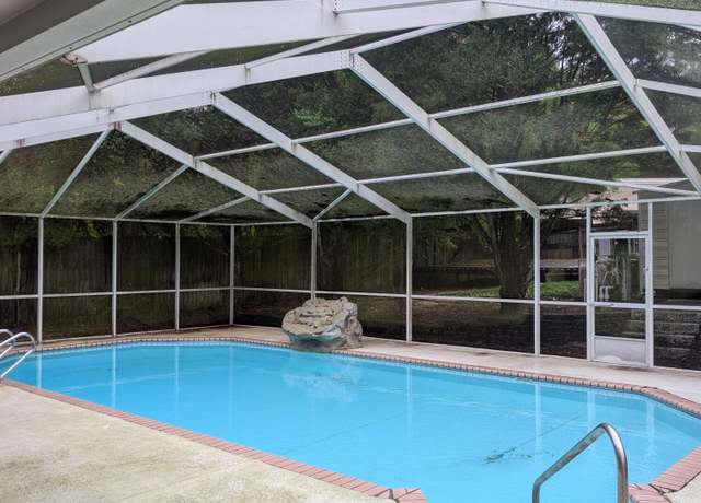 Property at 2303 Canal Dr, Niceville, FL 32578, 3 beds, 2 baths