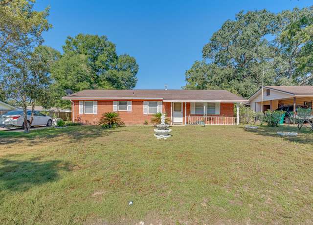 Property at 63 Oak Ln, Shalimar, FL 32579, 3 beds, 1.5 baths