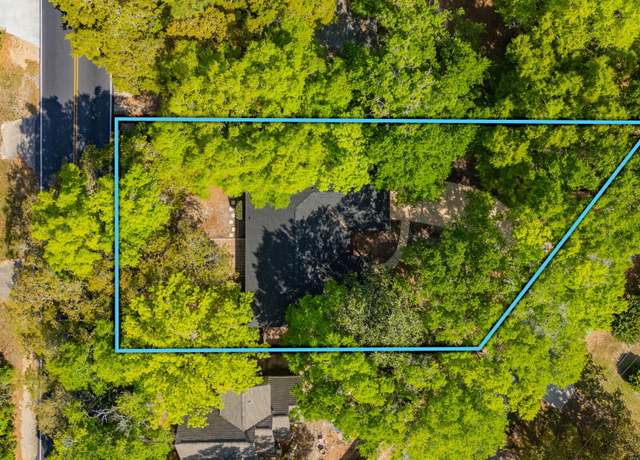 Property at 49 Circle Dr, Fort Walton Beach, FL 32547, 3 beds, 2 baths