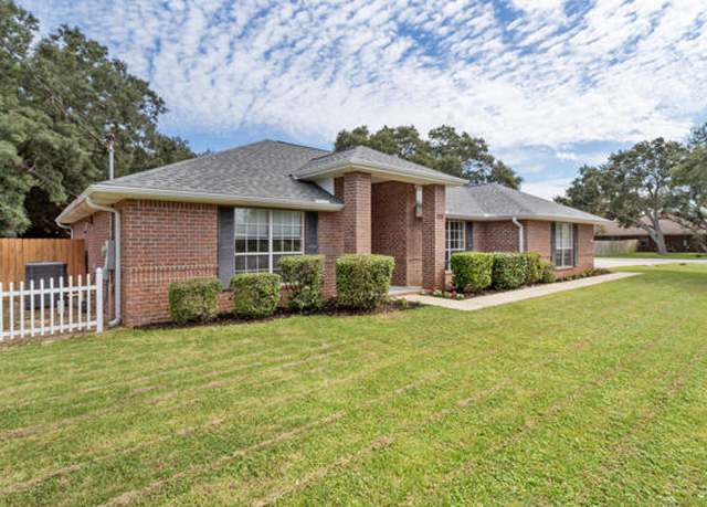 Property at 7272 Manatee St, Navarre, FL 32566, 3 beds, 2 baths