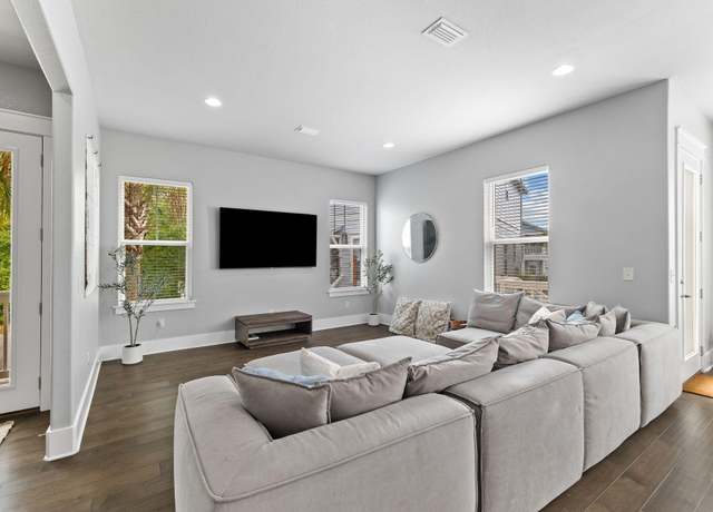 Property at 324 Gulfview Cir, Santa Rosa Beach, FL 32459, 3 beds, 3.5 baths