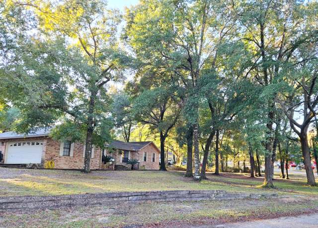 Property at 108 Mohawk Trl, Crestview, FL 32536, 5 beds, 3.5 baths