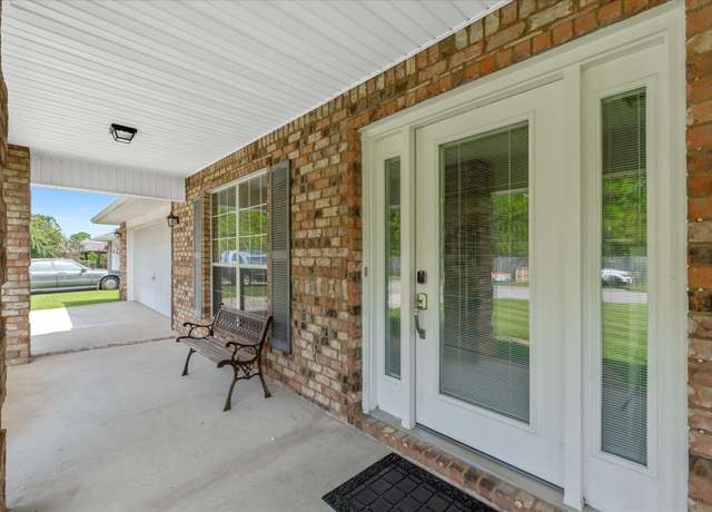 Property at 2458 Abaco Dr, Navarre, FL 32566, 5 beds, 3 baths