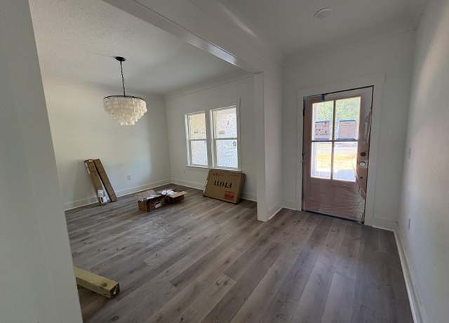 Property at 314 NE Okaloosa Rd, Fort Walton Beach, FL 32548, 6 beds, 3 baths