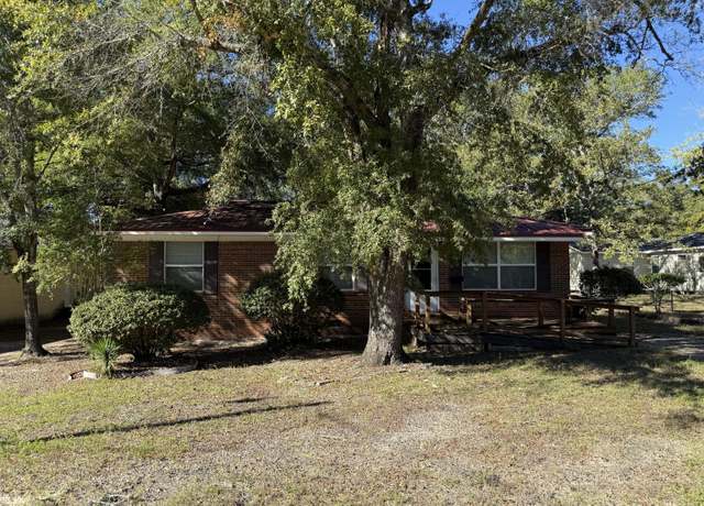 Property at 740 Mcdonald St, Crestview, FL 32536, 3 beds, 1 bath