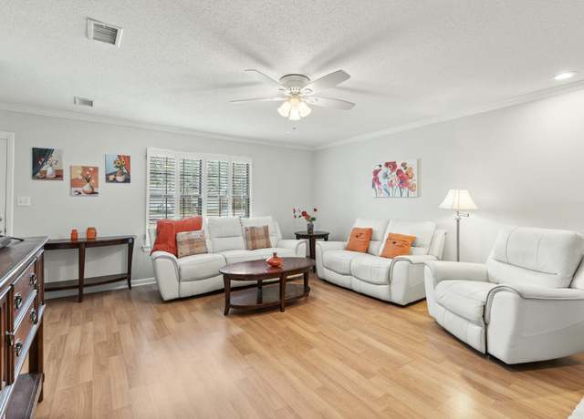 Property at 118 4th Ave, Shalimar, FL 32579, 3 beds, 2.5 baths