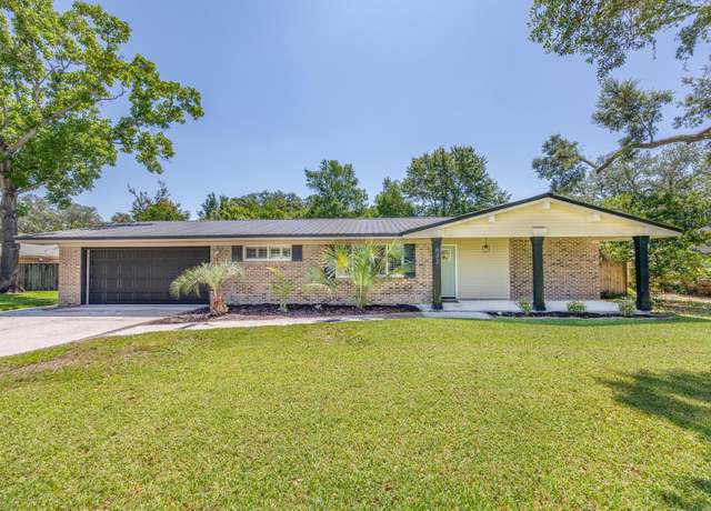 Property at 622 NE Merioneth Dr, Fort Walton Beach, FL 32547, 5 beds, 3 baths